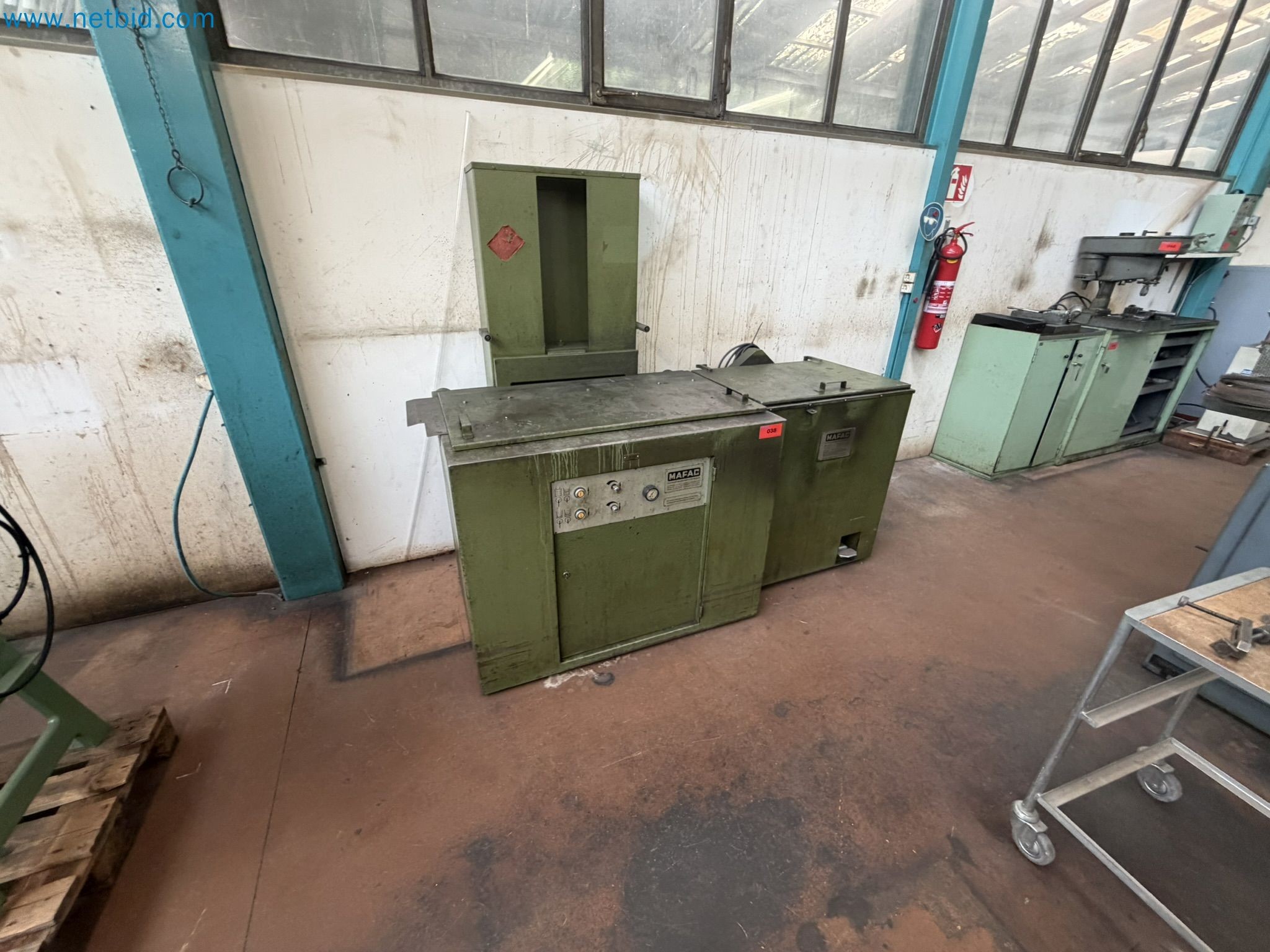 Teilereinigungsmaschine mit Absenkautomatik Mafag T 100.50